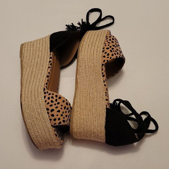 QUPID ANIMAL PRINT DESIGN PLASFORM WEDGE OPEN TOE SANDAL - Picture 9 of 14